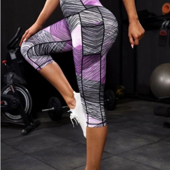 Purple and Black Capri-Length Yoga Pants Leggings - Size XL - Picture 2 of 5